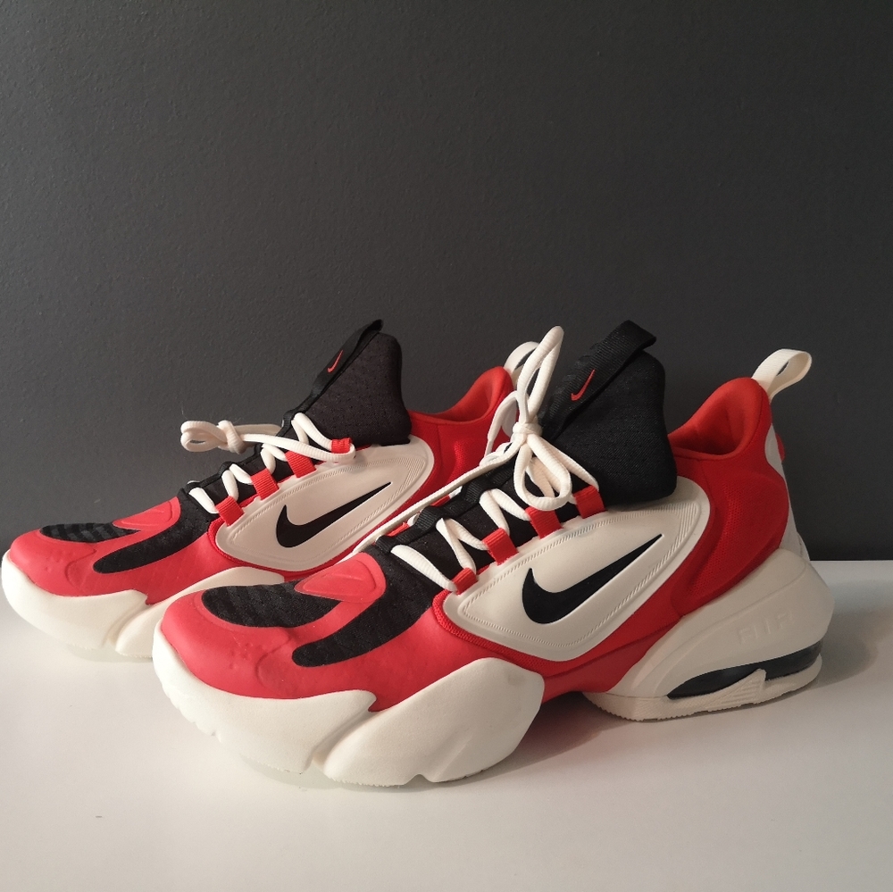 NWOB Nike Air Max Alpha Savage sneakers